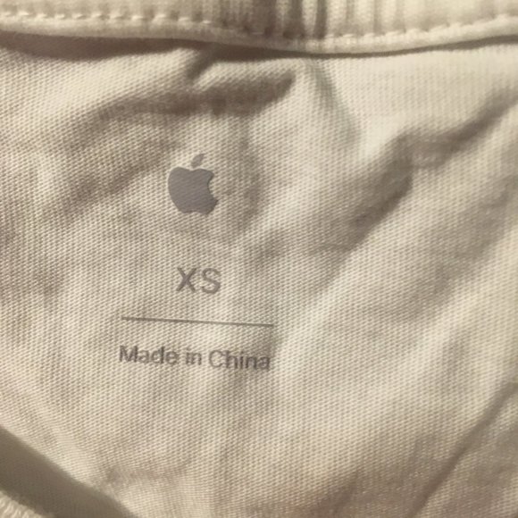 ππ1980s?Apple Rainbow Tee 110 $35 or $30 w/ offer - Picture 3 of 3